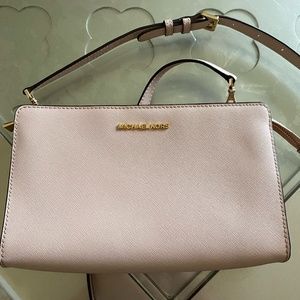 Michael Kors light pink crossbody
